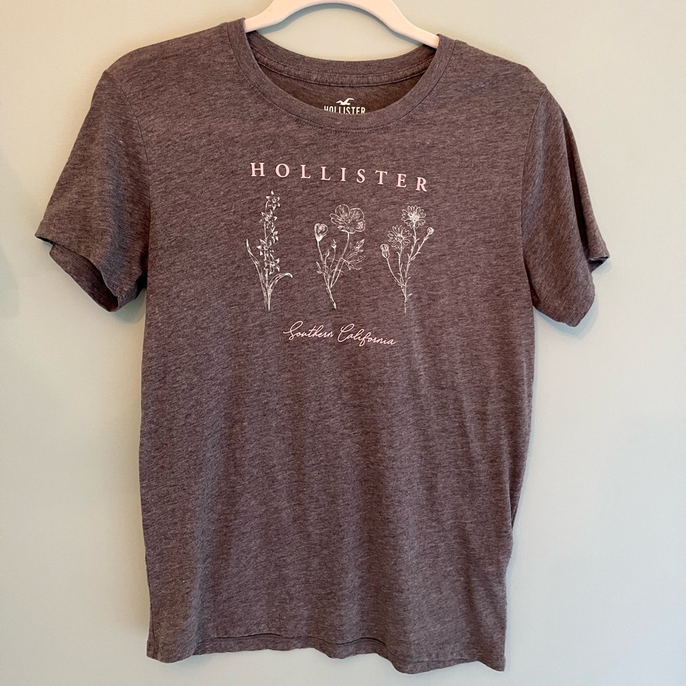 Hollister flower tee